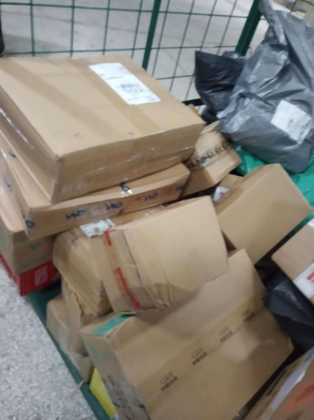第一次兼职夜班做物流中心分检上货员感觉赚钱太难了