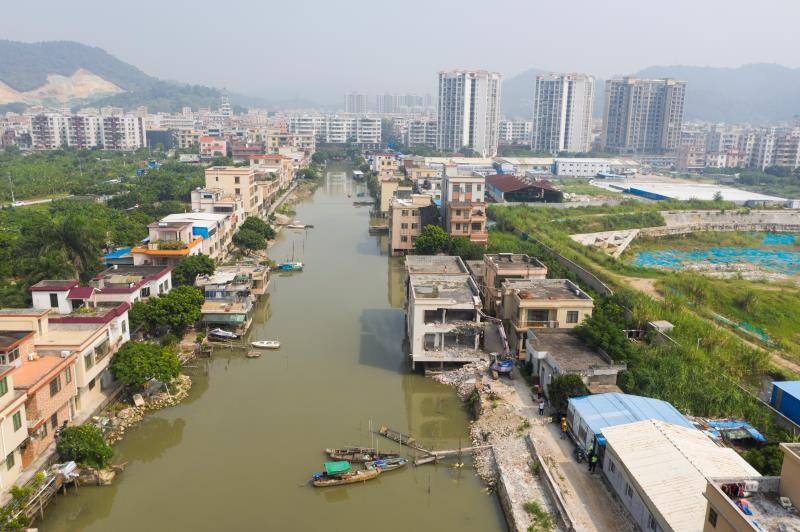广州南沙集中开展河涌沿岸拆违工作