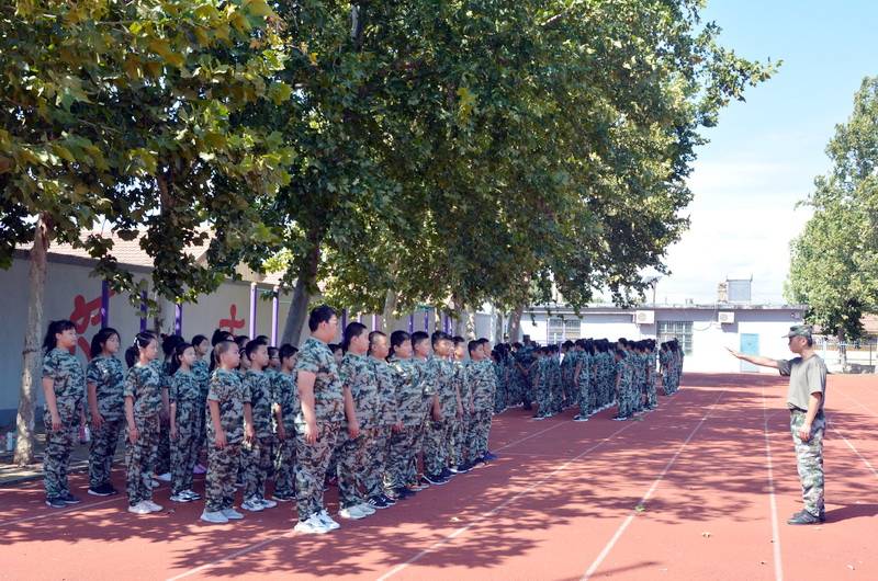 淄川罗村中心校:我是一个兵