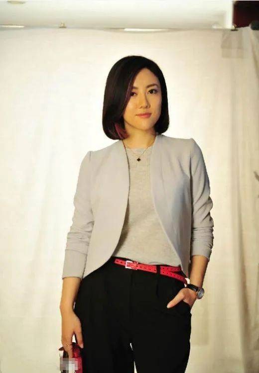 宋丹丹儿媳长这样,穿白色t恤面容清秀,这才是"耐看型"美女_王博谷