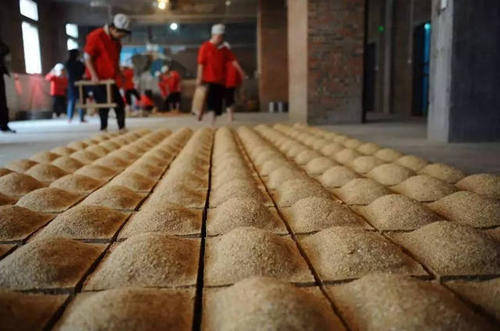 酒曲|酿酒技术传统大曲的功用是什么？