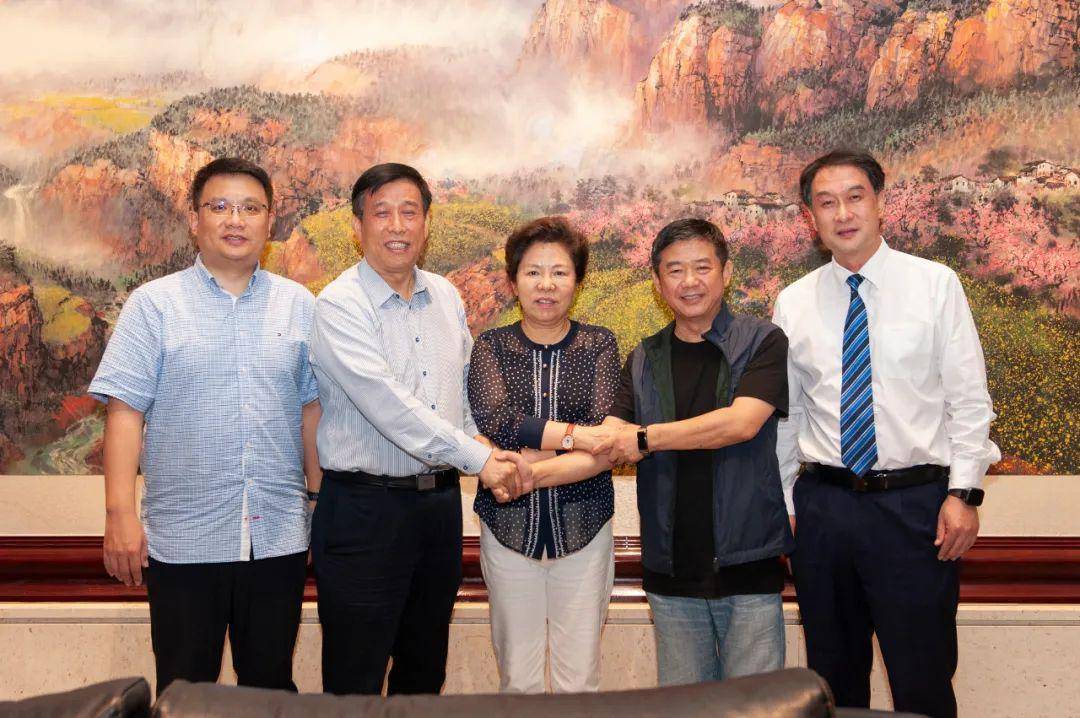 中国饭店协会会长韩明牵手济南舜和引进哈尔滨马迭尔冰棍