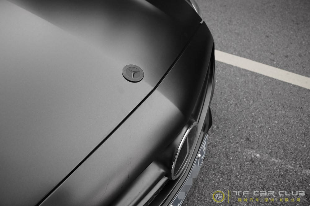 奔驰c63 amg贴膜改色自带高级感的亚光金属黑-简直帅到没朋友!