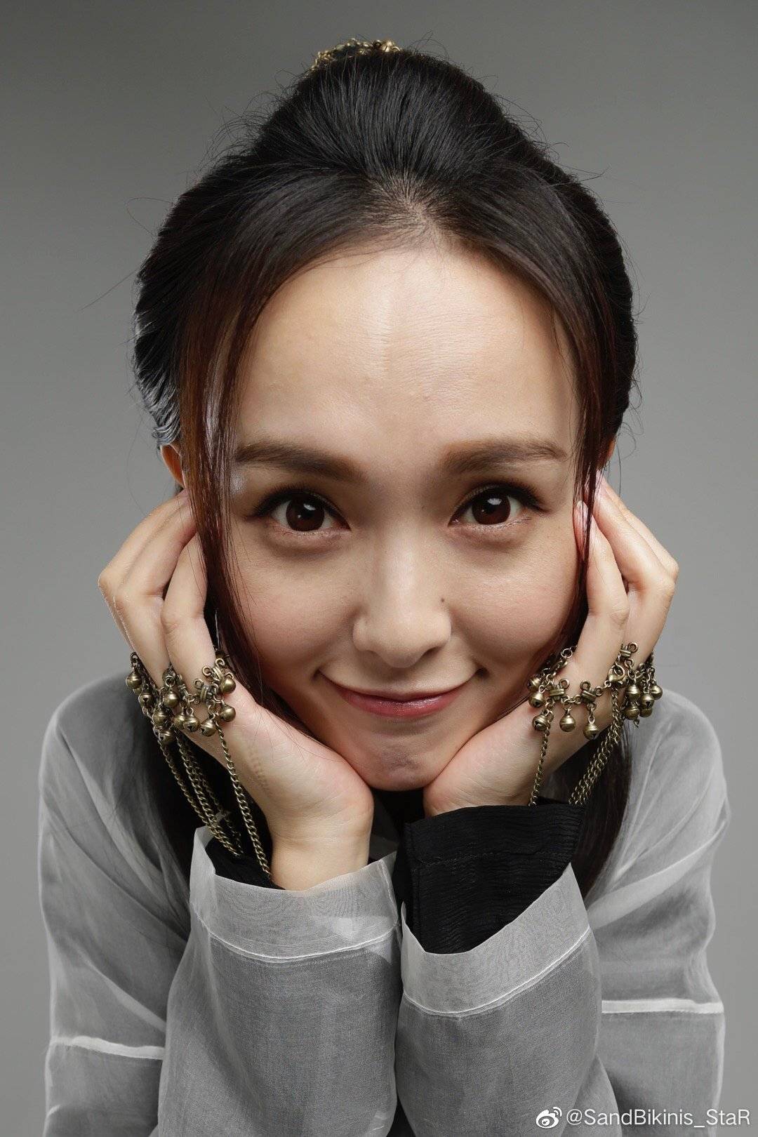 唐嫣古装定妆生图怼脸拍特写皮肤无毛孔眼部无细纹厉害