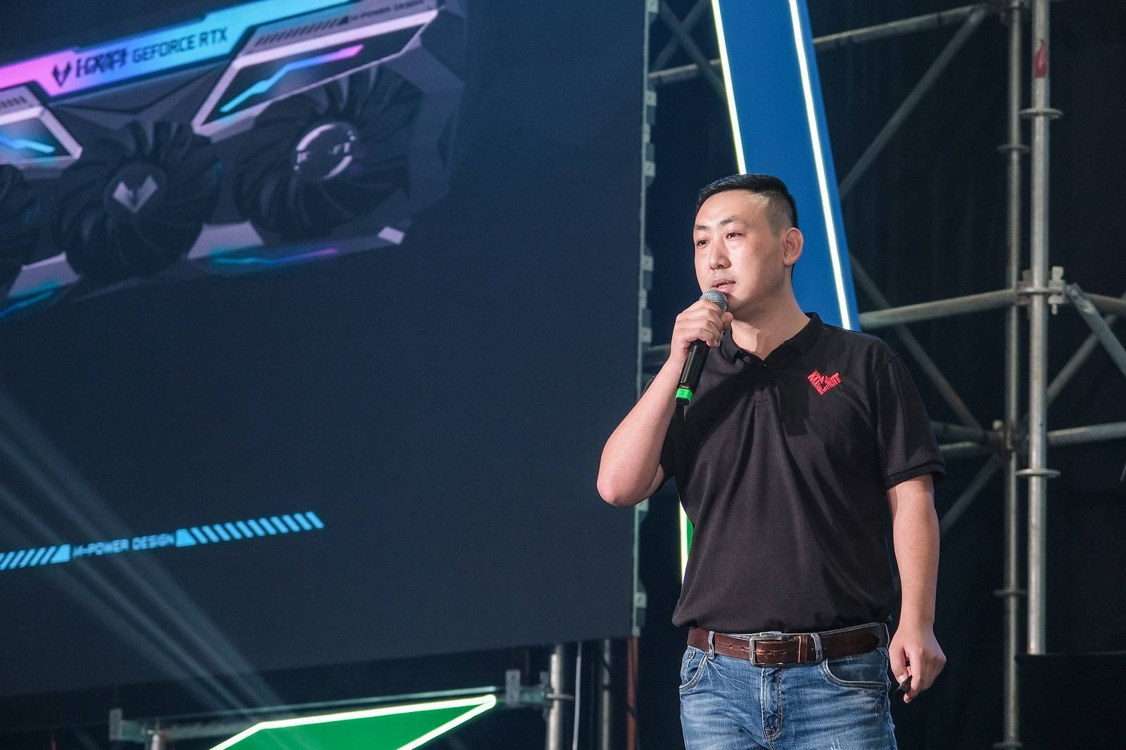 发布会的最后英伟达geforce产品经理luda先生介绍了英伟达各种游戏"黑