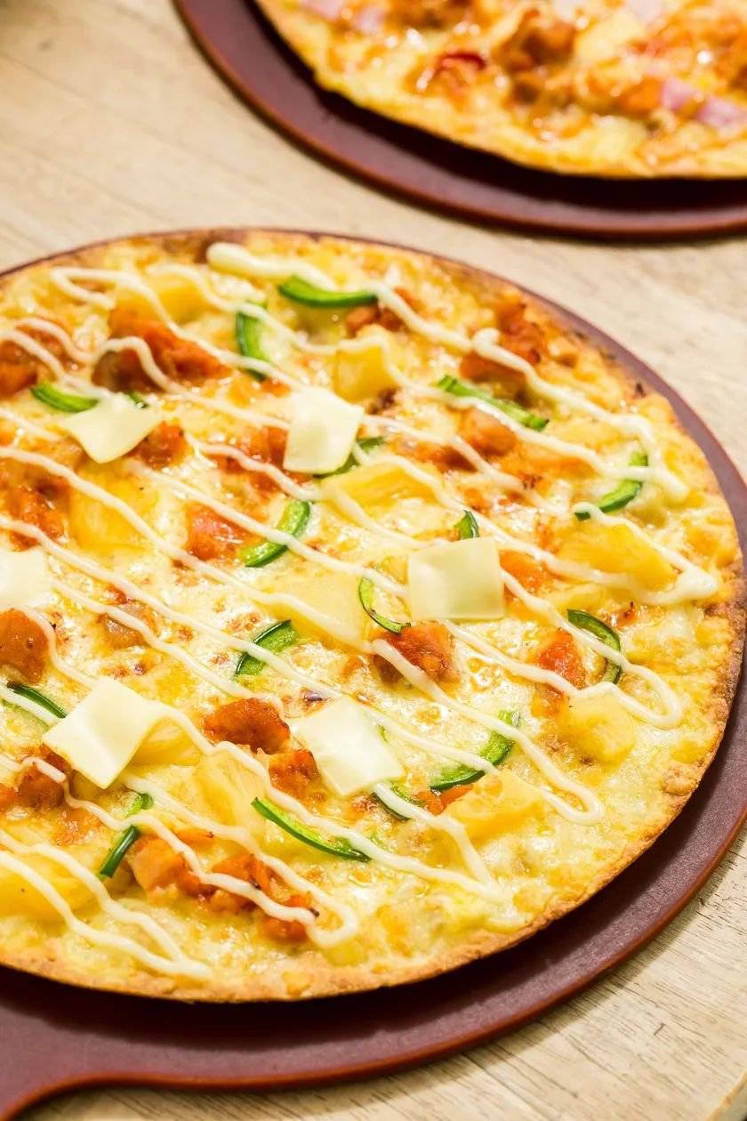 经典薄脆披萨,底薄料足!还有风味小吃等你pick!