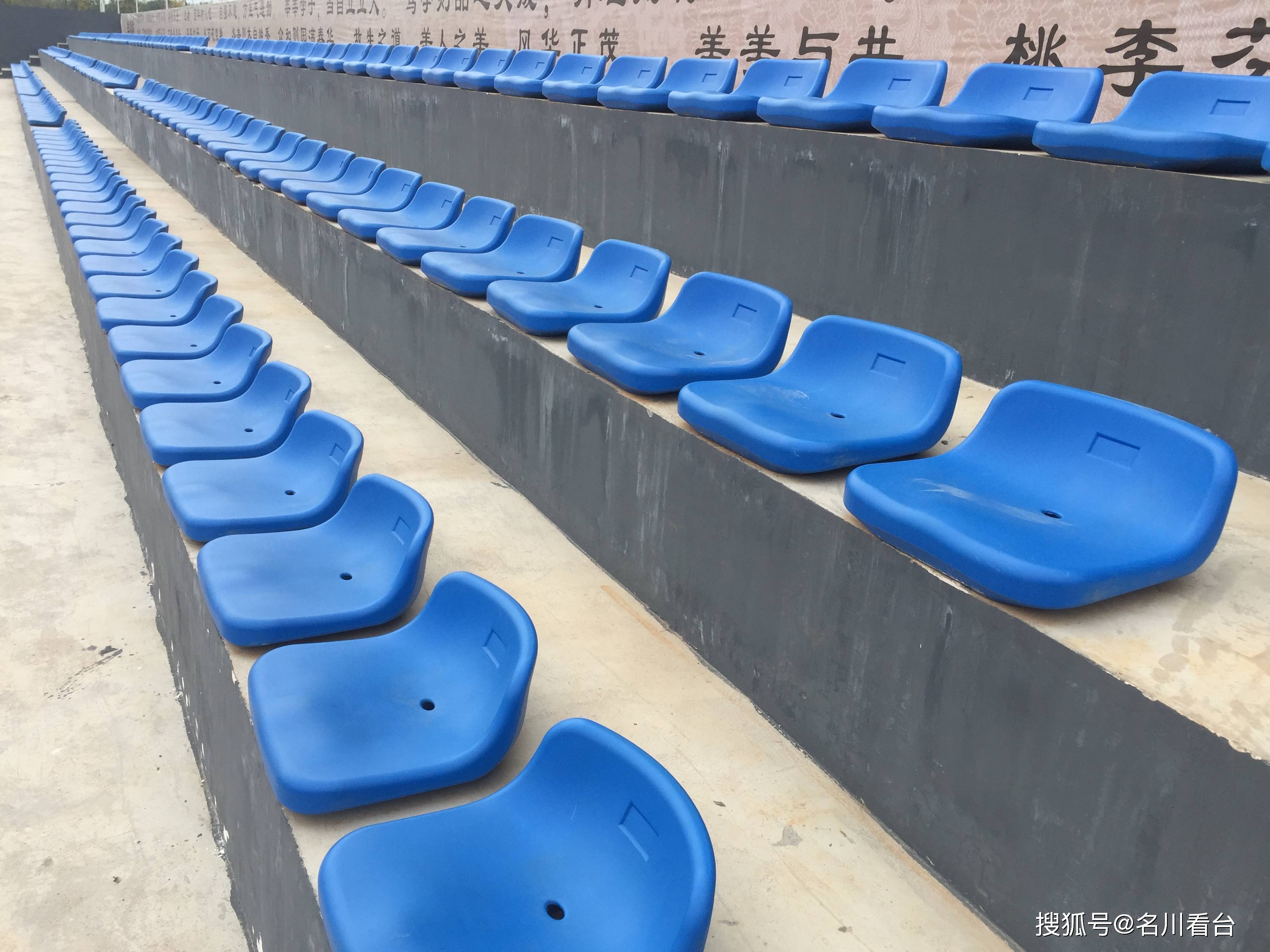 水泥看台反观装配式金属看台,只要厂家资质齐全,产品检测合格,达到