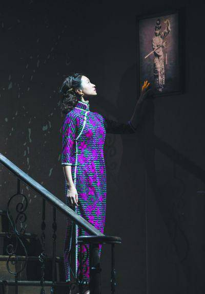 被朱亚文宠成公主的沈佳妮,穿上复古的旗袍,优雅温婉的名媛气质