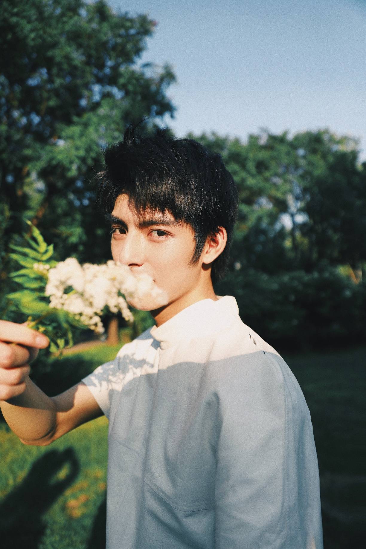 王皓轩西装写真曝光俊朗帅气眼镜杀变身雅痞绅士