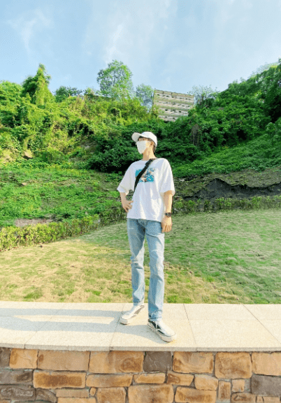 新势力演员张新成,颜值俘获大批少女粉,这身材完全是衣架子