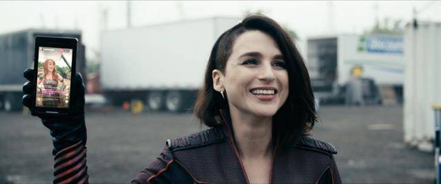 在第三集结尾,却屠杀无辜,种族歧视言论频出.