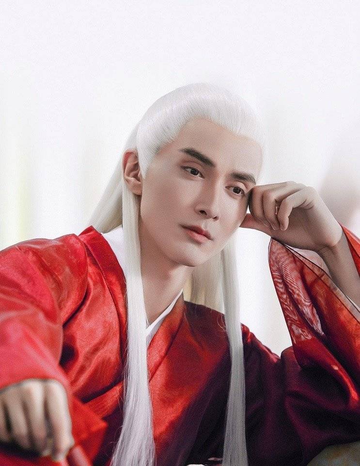 盘点10位古装剧「红衣美男」!成毅,肖战,许凯穿红衣都仙气满满