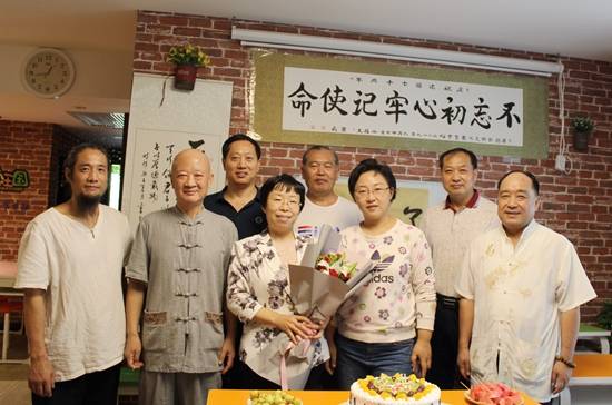 谢丁潘;厚德载物文化教育中心校长赵红;国学教育兼语文辅导老师王长生