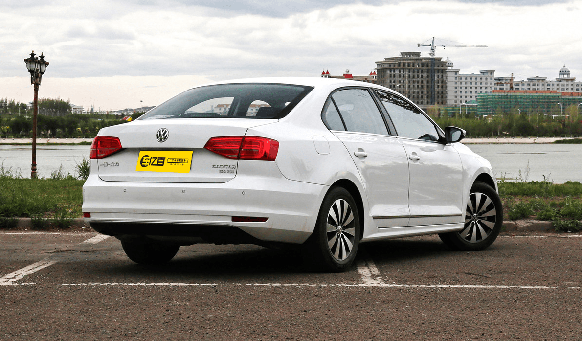 1/ 12 一汽-大众 速腾 2018款 180tsi 双离合 臻享版 指导价:15.