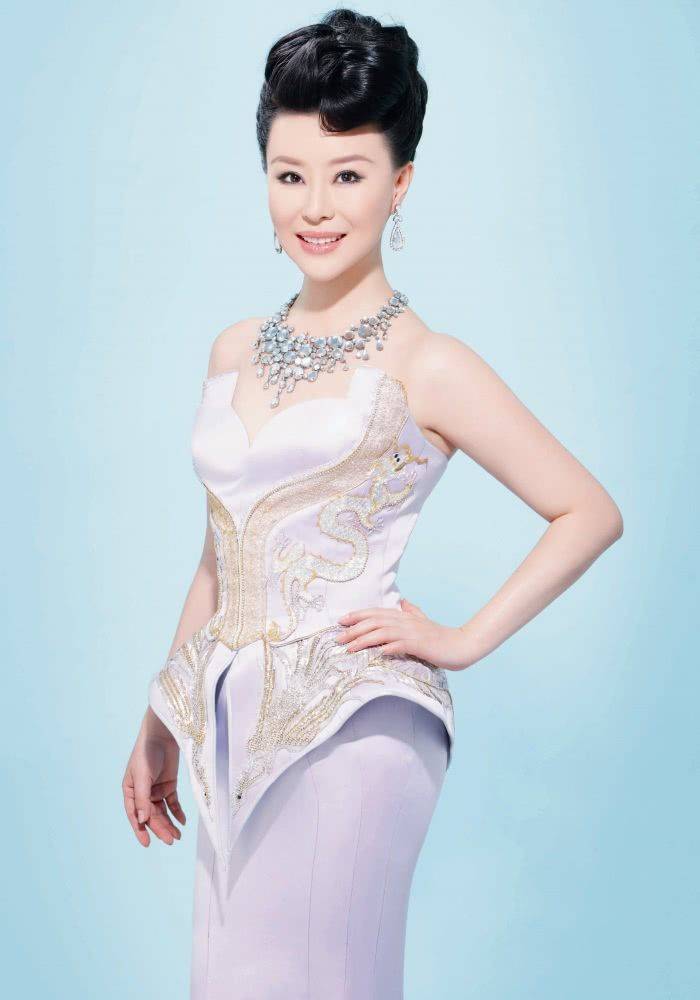 长得比王菲漂亮,唱功也比那英好,怪不得是春晚的常客_祖海