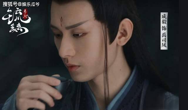 袁冰妍大胆提问成毅:相信一见钟情还是日久生情?成毅高情商回应