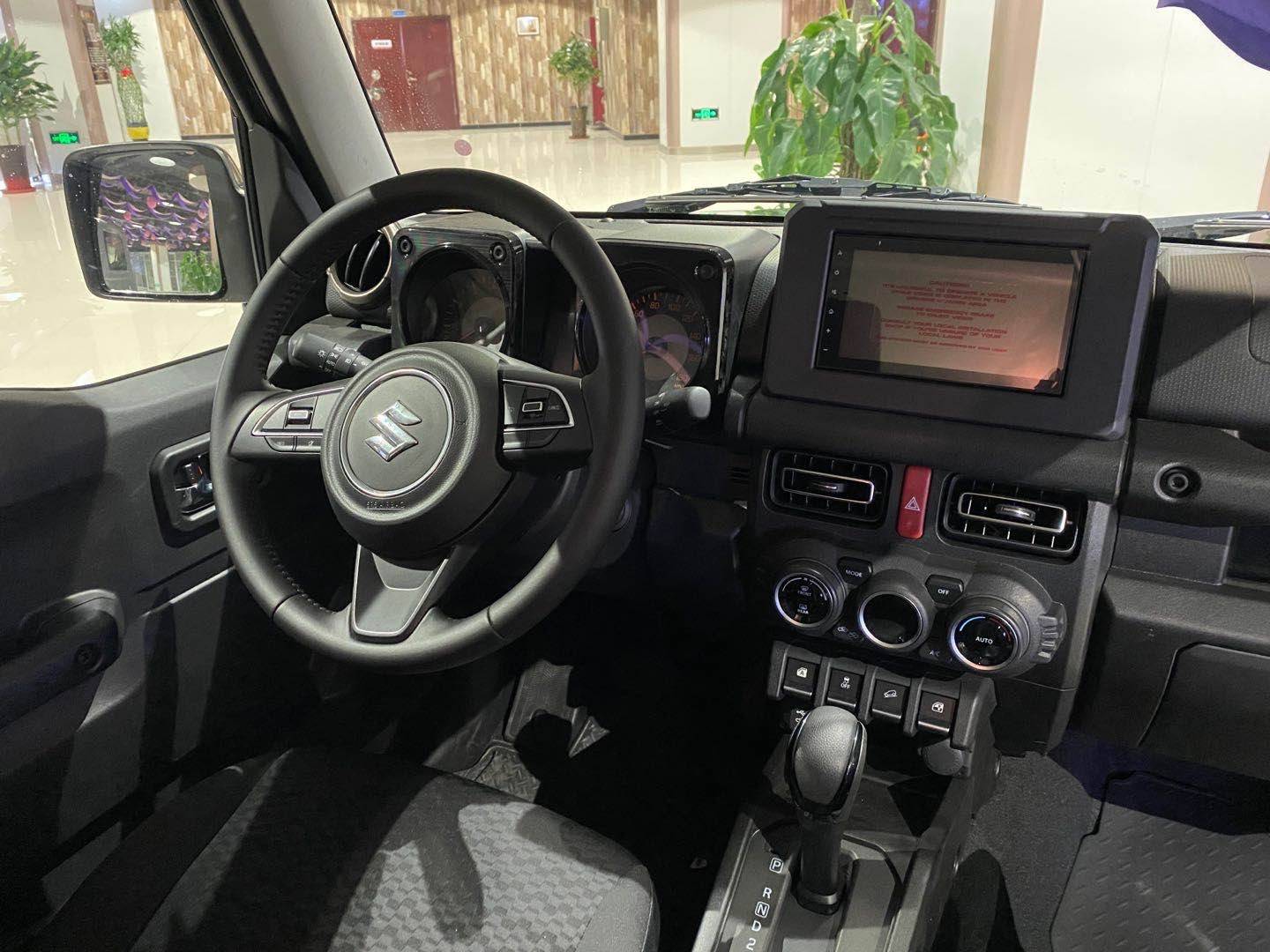 2020新款铃木吉姆尼越野车实拍解析促销让利