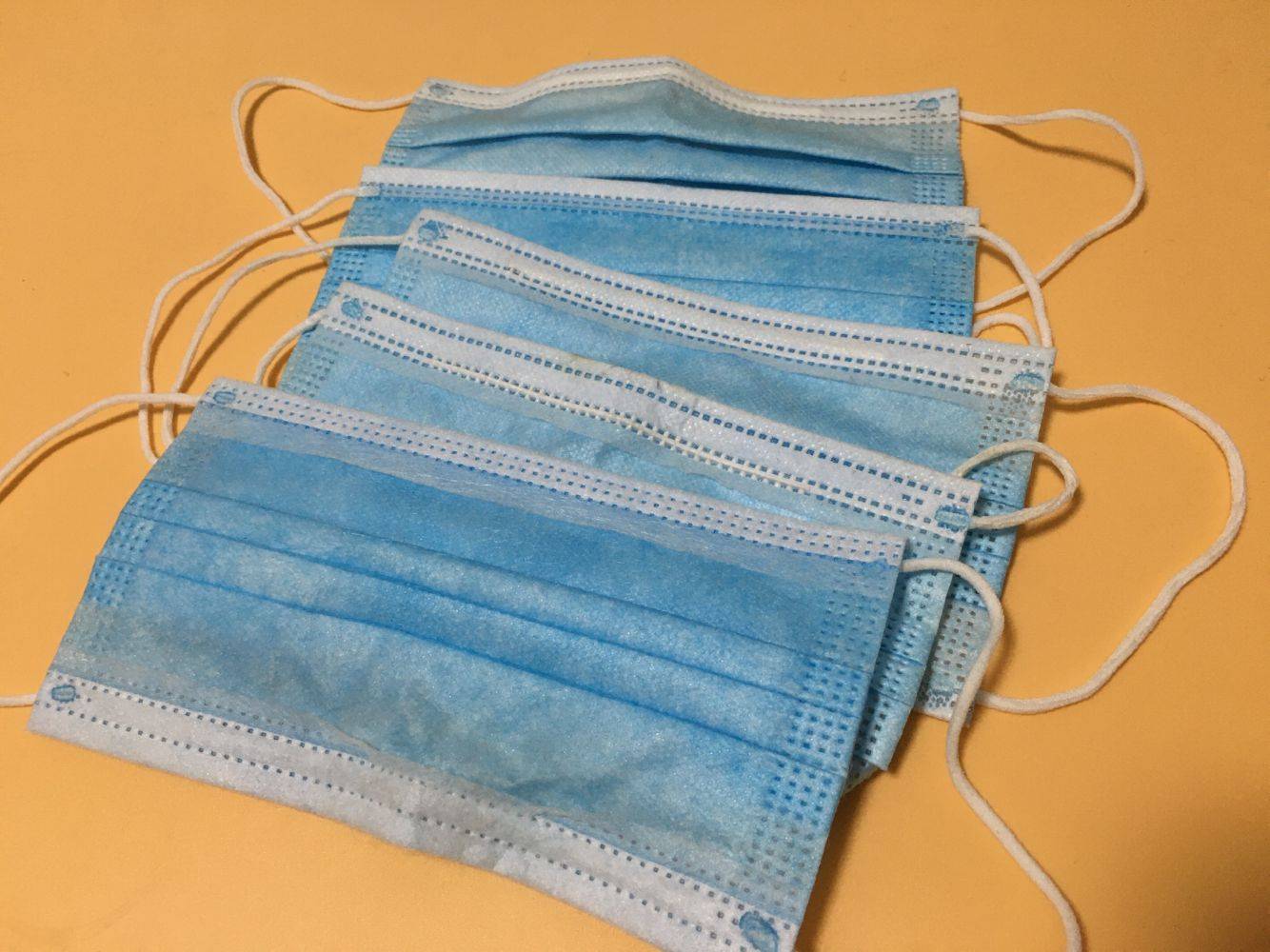 用过的口罩先别扔,只需剪一刀,放在家里大有用处,学会告诉家人_手机