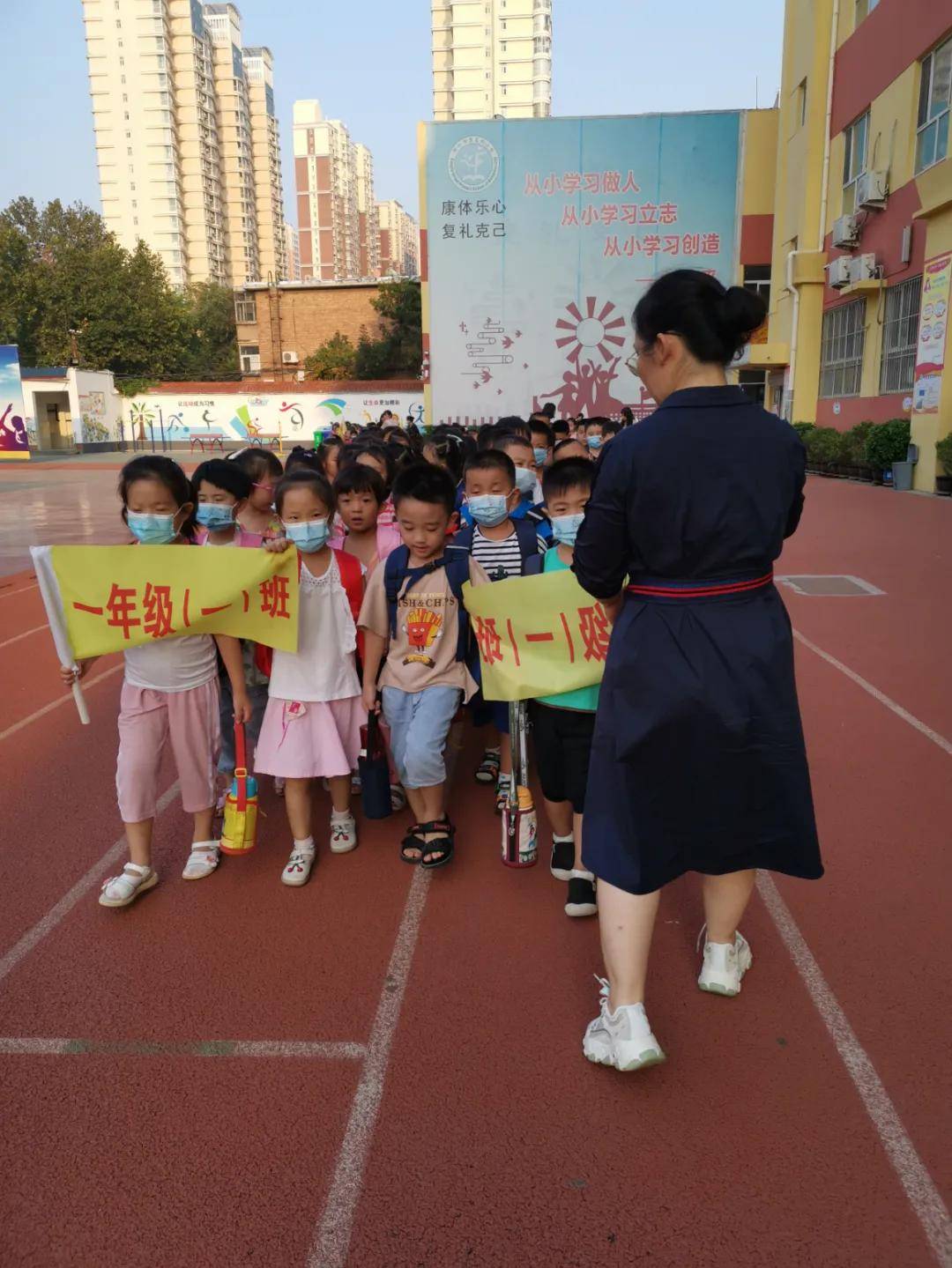 康小萌娃茁壮成长—— 康复街小学开展始业校本课程促一年级新生习惯