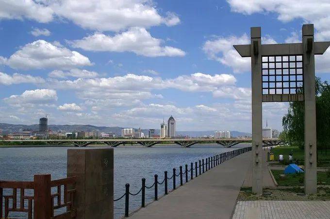 汾河公園北起柴村橋北側,南至祥雲橋南側.