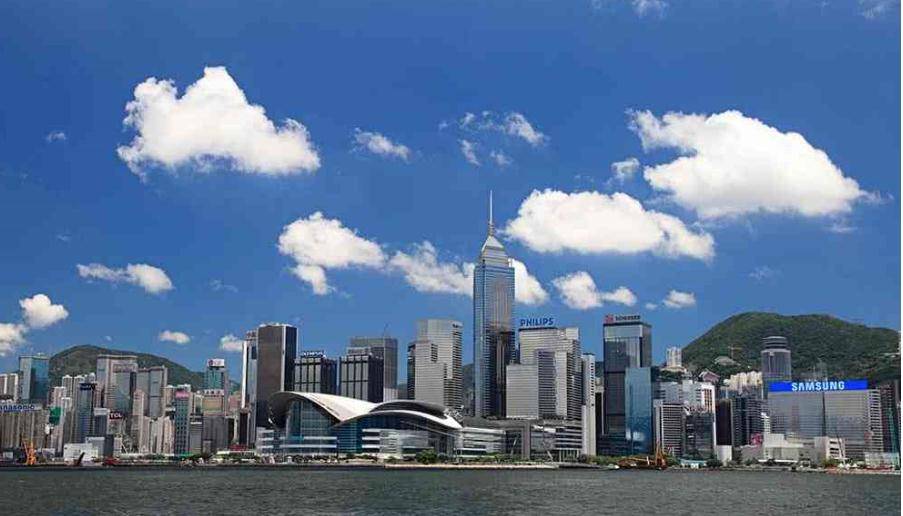 更"购物天堂,东方的珠"被称为,市内的维多利亚港口更适合伦敦港被称为