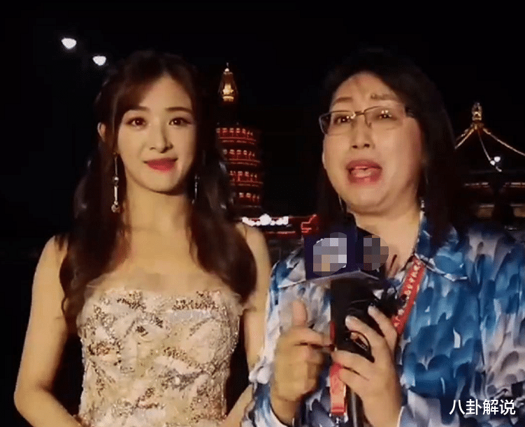 原创张含韵央视中秋晚会直播采访离开美颜后这状态和颜值我羡慕了