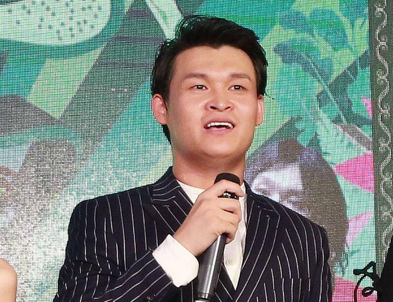 原创小沈龙直播卖貂皮大衣一件5999元秒空,营业额瞬间1.23亿遭质疑