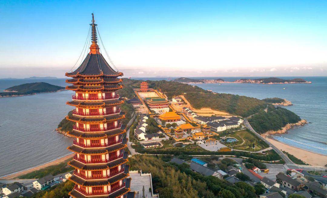 舟山普陀山山水花园酒店万佛宝塔旁新中式建筑风格的礼佛酒店