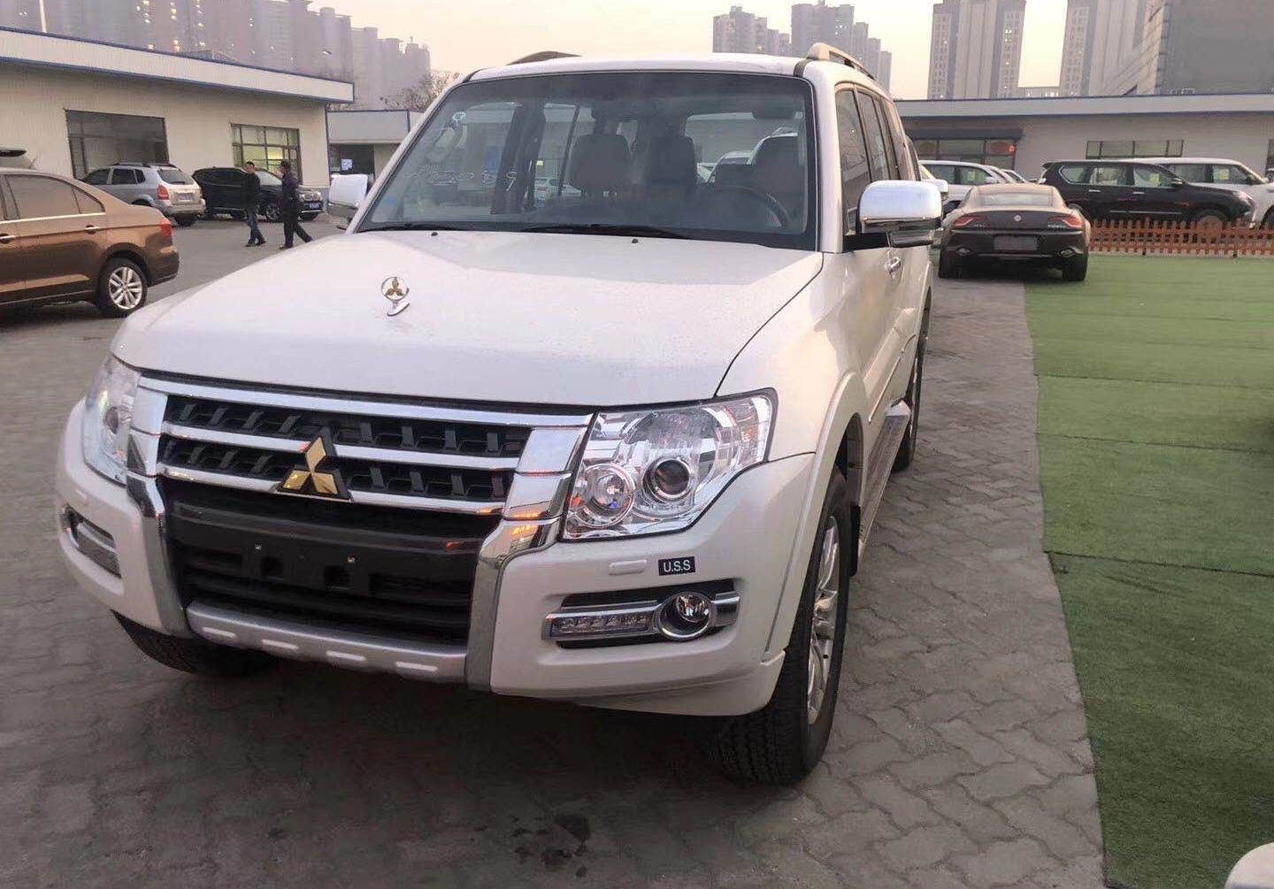 硬派越野suv 三菱帕杰罗v97超选四驱 巡航定速