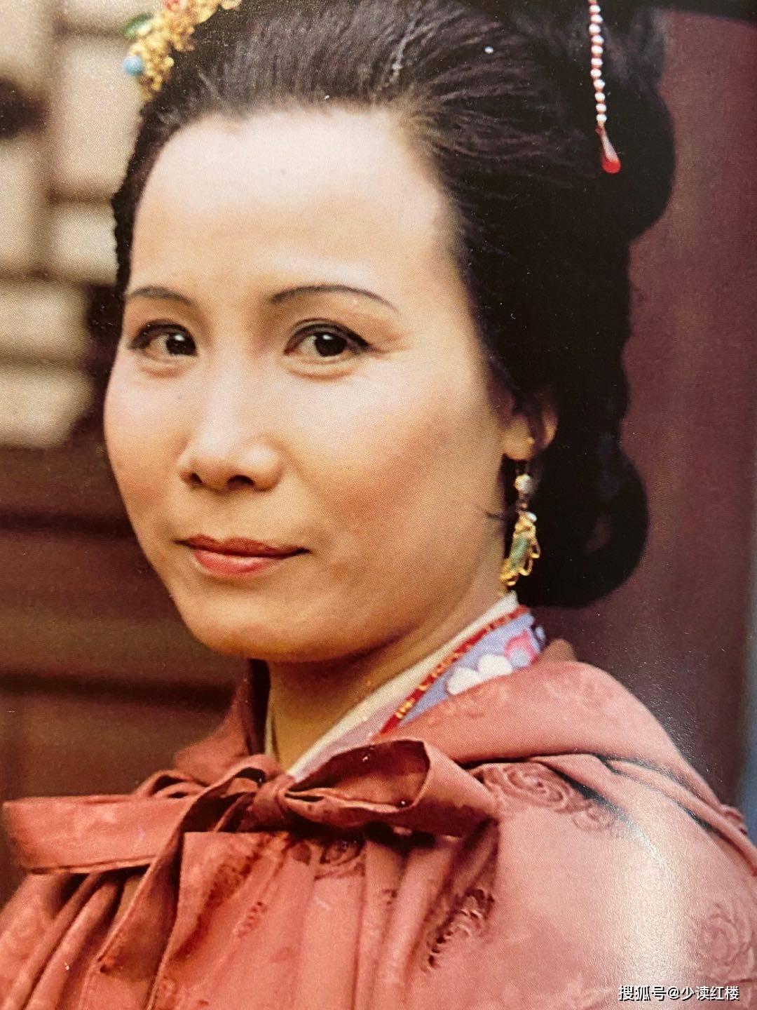 红楼梦里仗势欺人的陪房,依靠王熙凤势力,帮混账儿子娶亲_彩霞