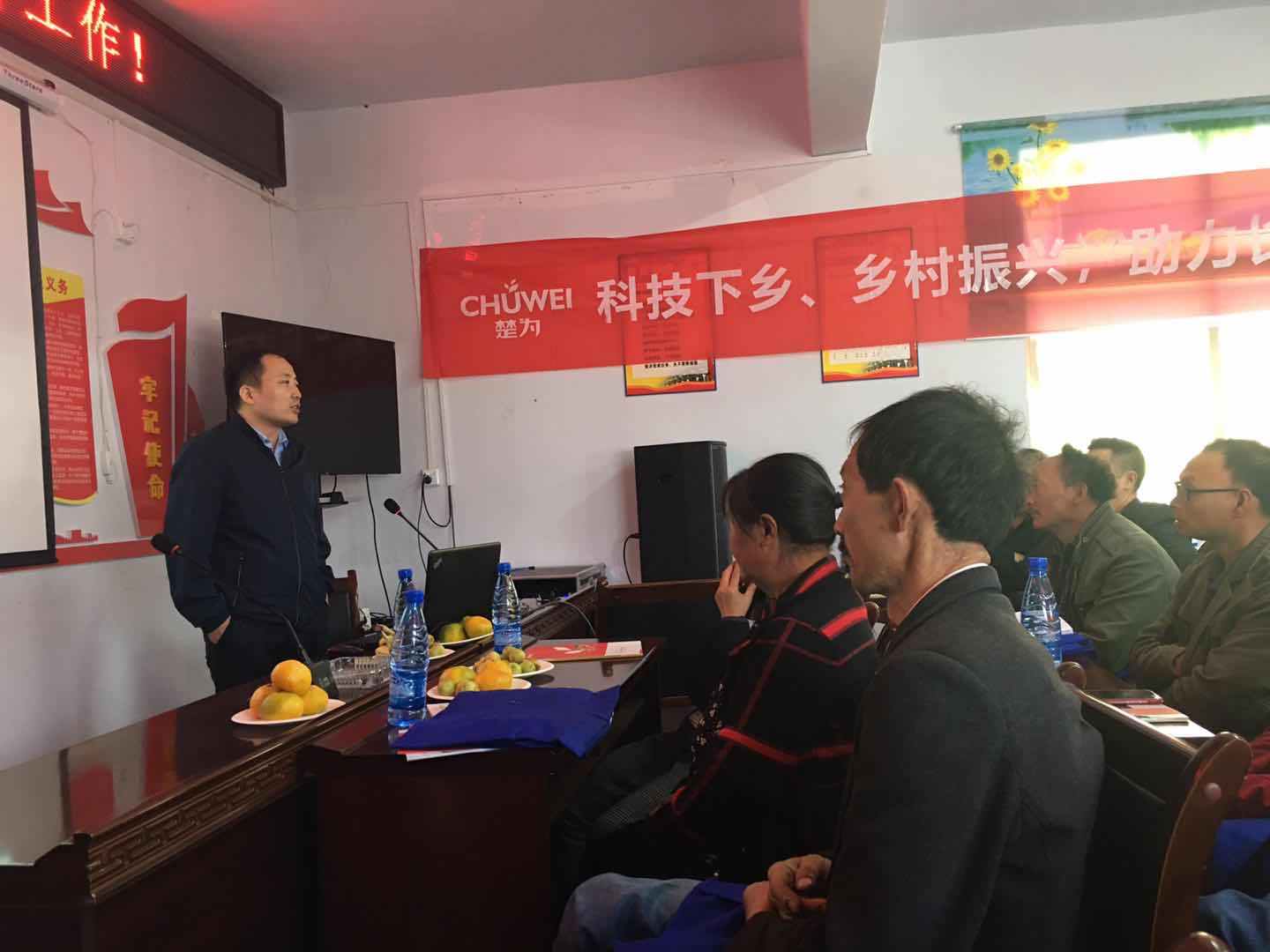 在湖北长阳,像丁兴农一样尝到科学种植番茄甜头的菜农还为数不少.