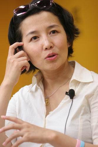 原創主持人和晶錄製節目與老公結緣36歲當媽媽今已成億萬富婆