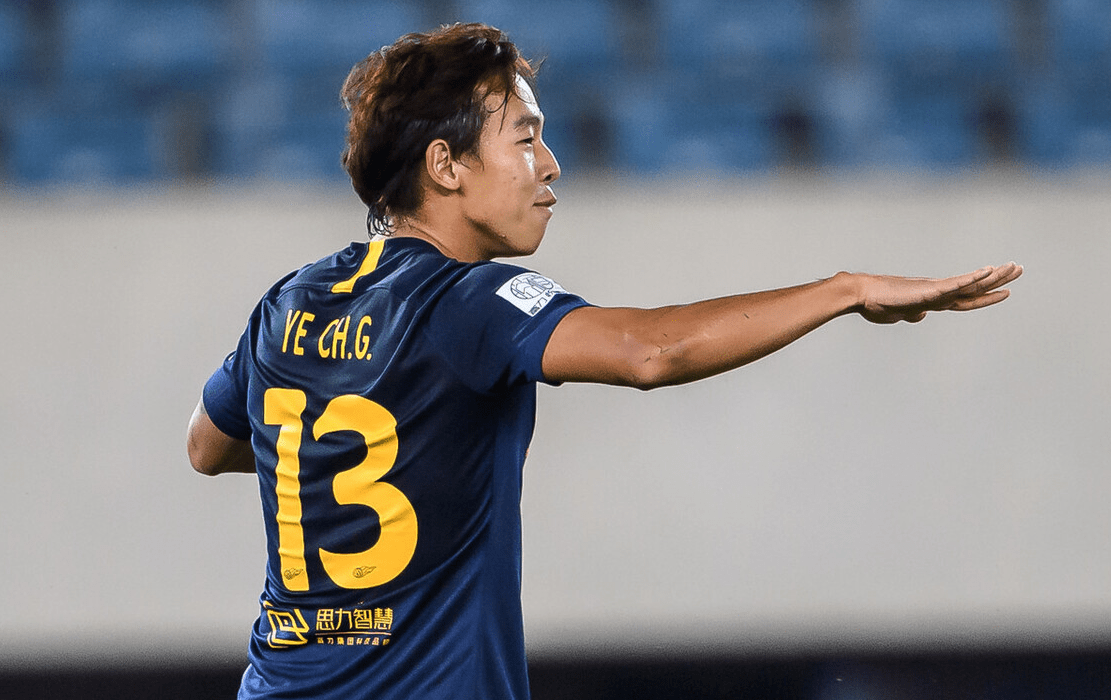 原创大连人轰然倒下!45岁名帅再现世界级换人,26岁本土前锋替补绝杀