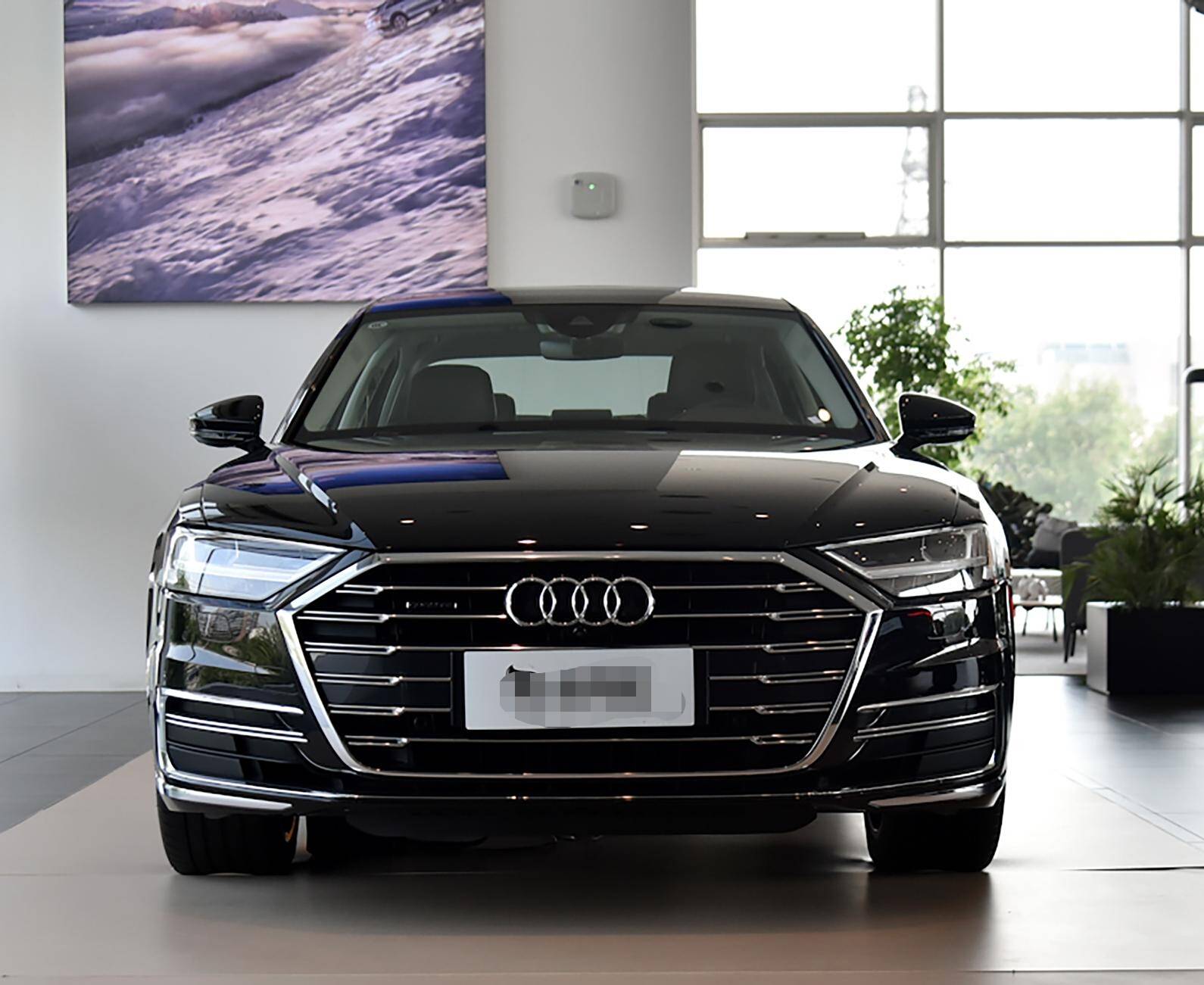 新款奥迪a8亮相,对标奔驰s级,预售84万,3.