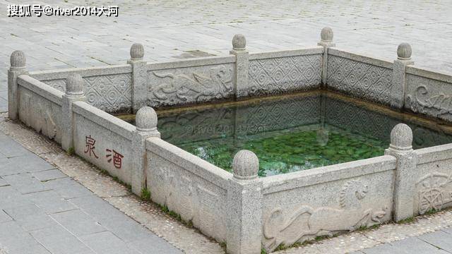 如今西汉酒泉胜迹中的酒泉还是一个知名的景点,古酒泉流淌至今已有