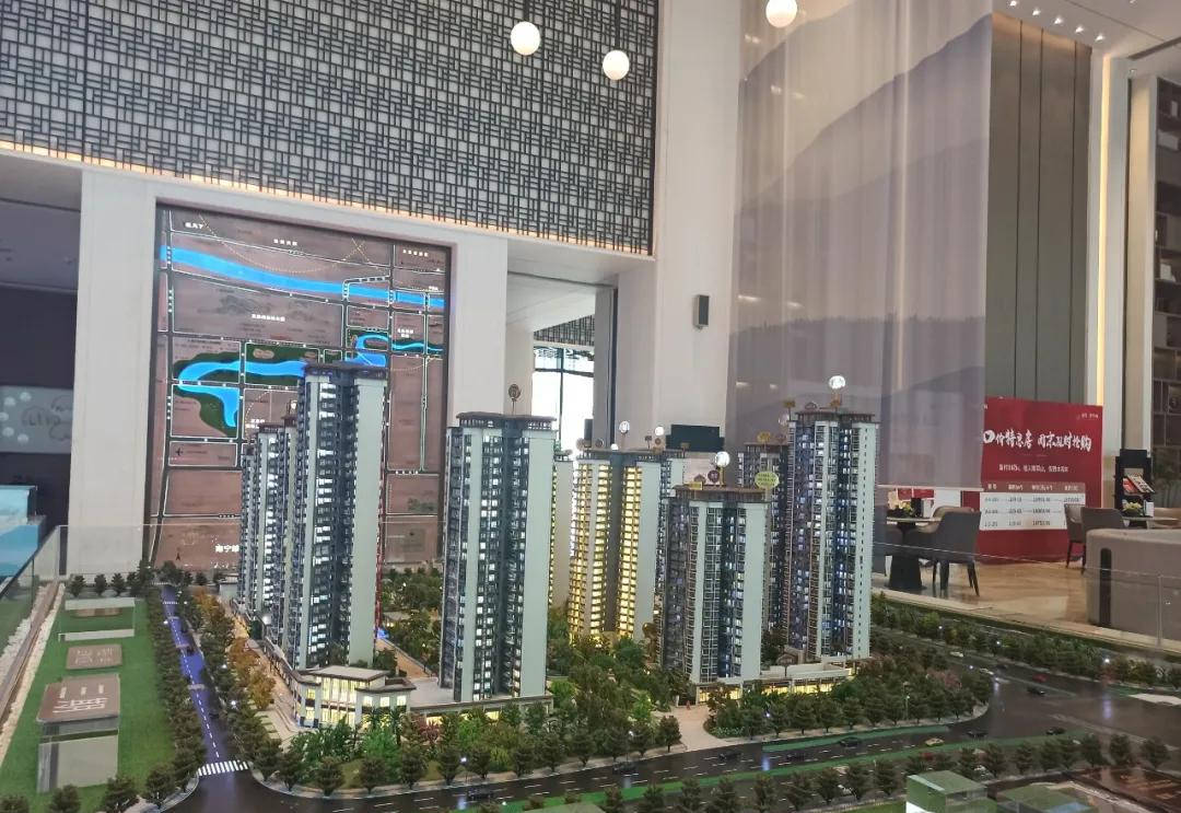 根据网络公开资料显示,南宁金卓立房地产开发有限公司(金科子公司)为