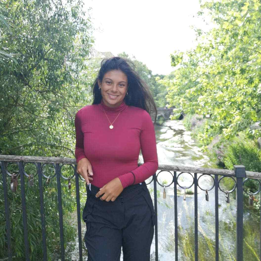 组图:奥地利美女爱打高尔夫 金牌 肤色相得益彰