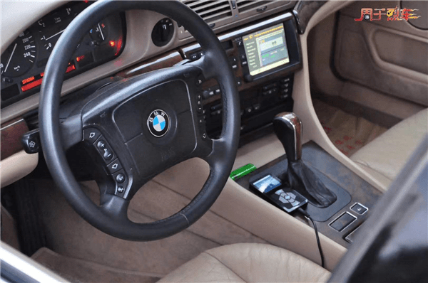 airbft减震李洋分享宝马e38改装气动避震低趴姿态魅力