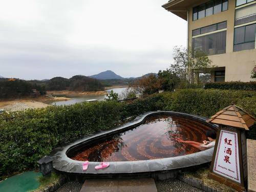 信阳一景区走红一脚踏三省堪称疗养基地