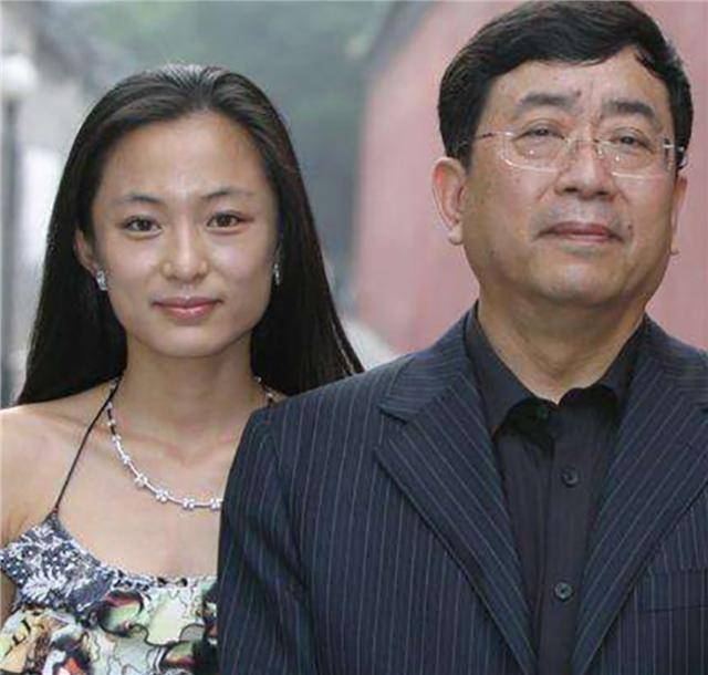 原创14年婚姻不敌一时温情他毅然迎娶小16岁新欢世人痛斥伪君子