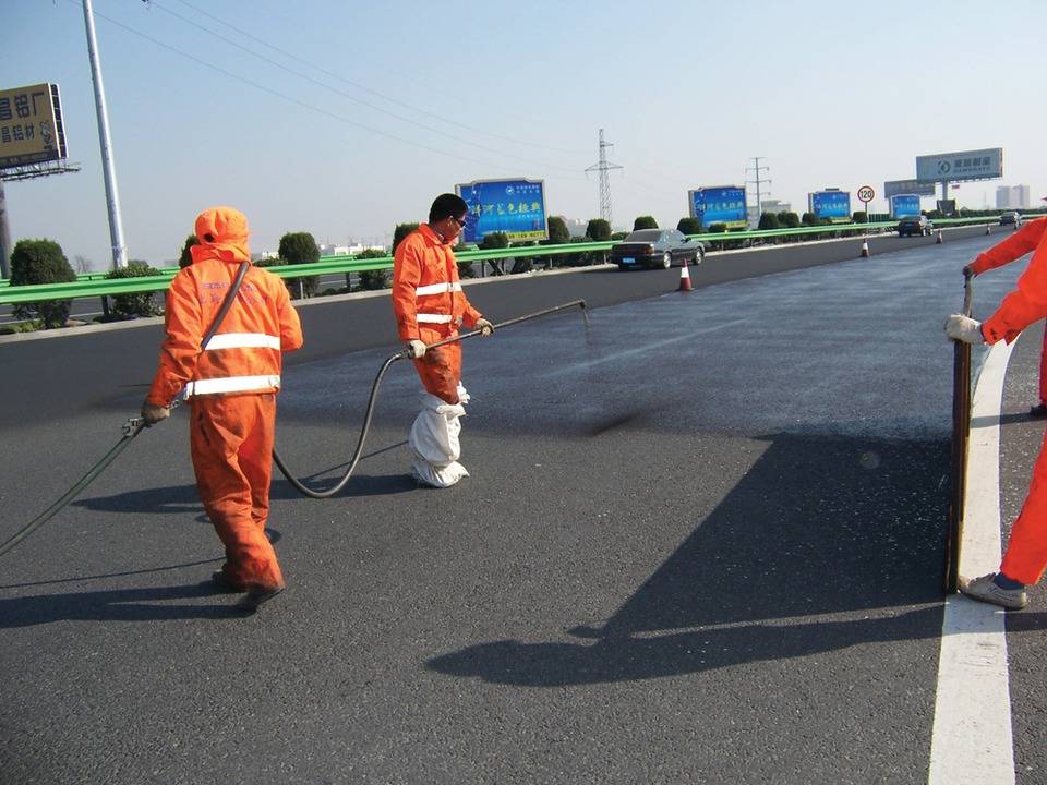 瀝青道路預防性養護——硅瀝青霧封層施工