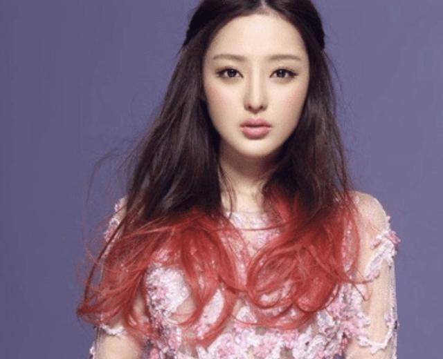 王洁鑫是科班毕业的专业,演员演技方面是完全没有什么问题的,除此以外