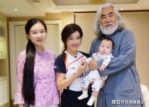 张纪中 张纪中小31岁老婆回应恶评 自比“鸿鹄”遭网友群嘲