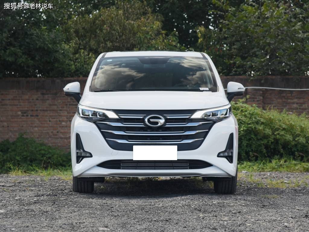 新宝骏mpv27座随意调配8挡变速箱车内声控7万起