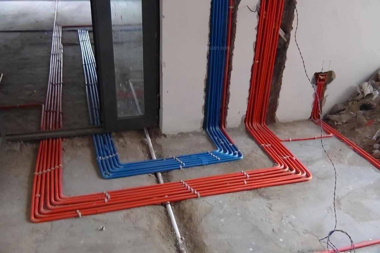 水电改造要不要开槽?听30年的老师傅说完,发现我家装错了