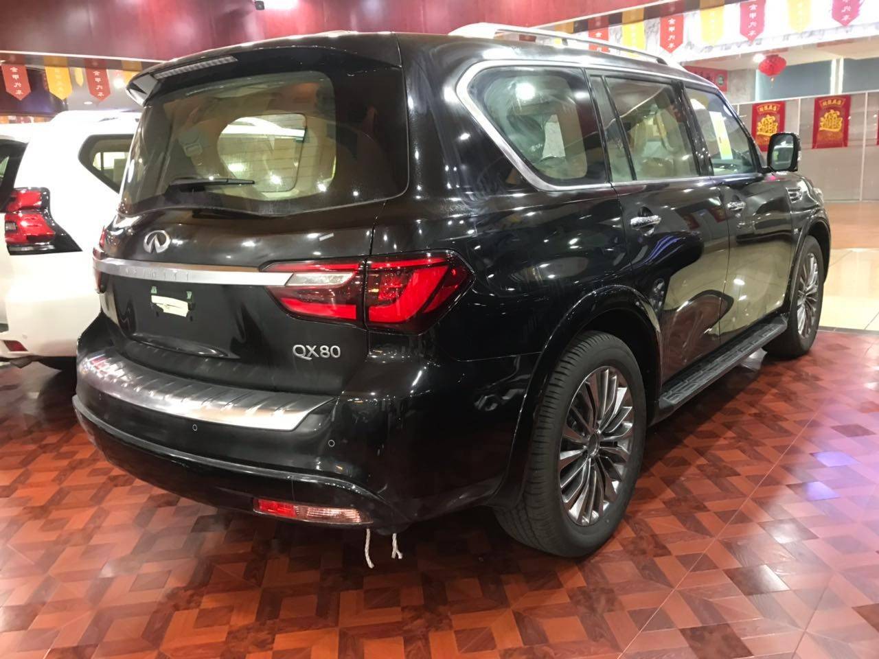 英菲尼迪qx80超大空间内饰 新报价配置丰富