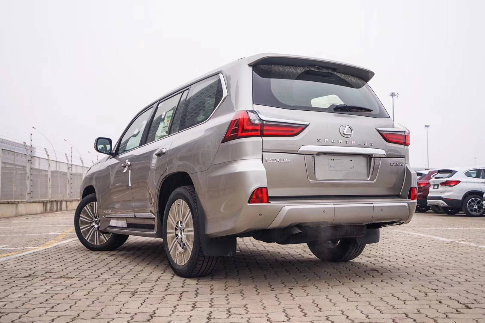 2020新款雷克萨斯lx570 全能越野车促降低价