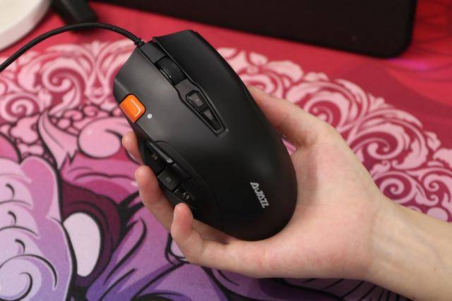 不完美但惊喜稀有的多侧键鼠标黑爵aj337