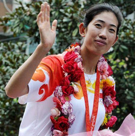 李颖嫁给富豪金沙之后生了女儿金紫薇,可能是遗传妈妈比较多一些,金