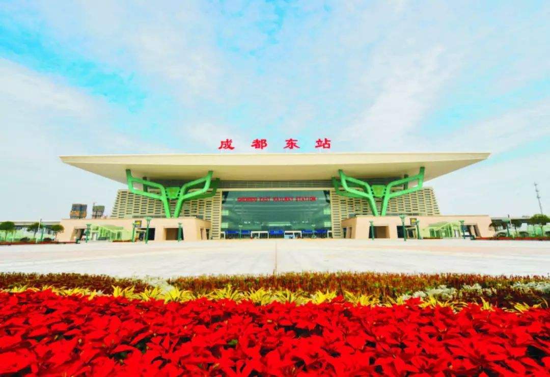 四川很繁忙的高铁站集铁路轨道多种交通方式于一体的综合枢纽